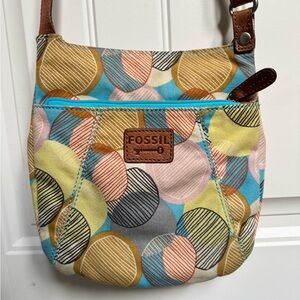 Fossil Key-Per Floral Cotton Canvas Crossbody Bag. 9.5” by 10” by 0.5”
